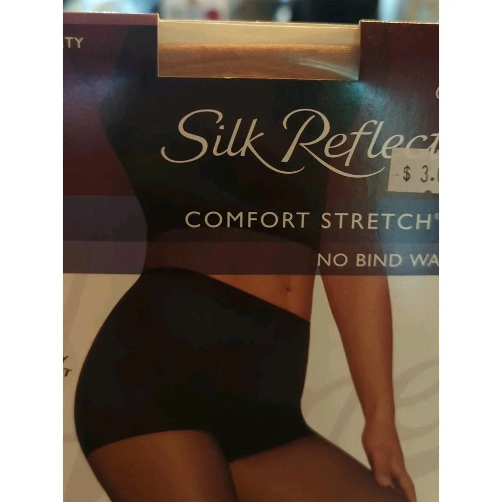 Vintage New Hanes Silk Reflections‎ Silky Sheer Pantyhose Size AB Little Color